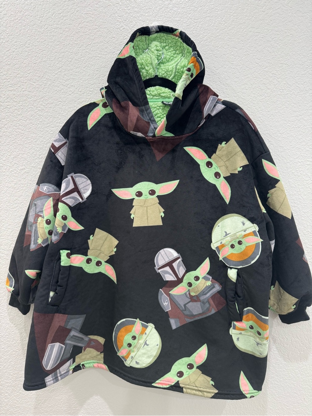 Disney Star Wars Grogu The Mandalorian Baby Yoda Big Hoodie Blanket OS Kids